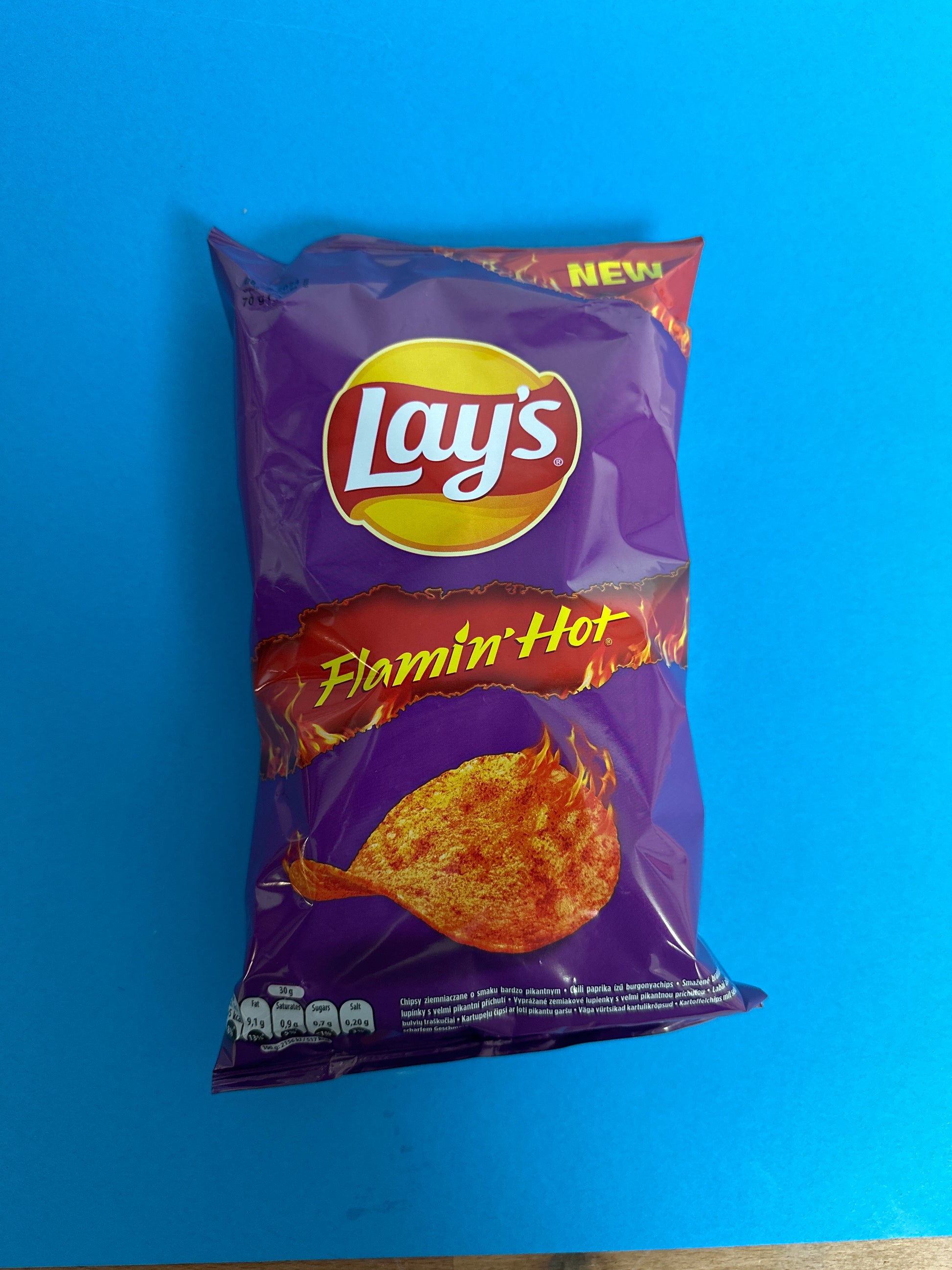 Lay‘s Ruffles Flaming Hot 75 gr - Memo's Candy World GmbH