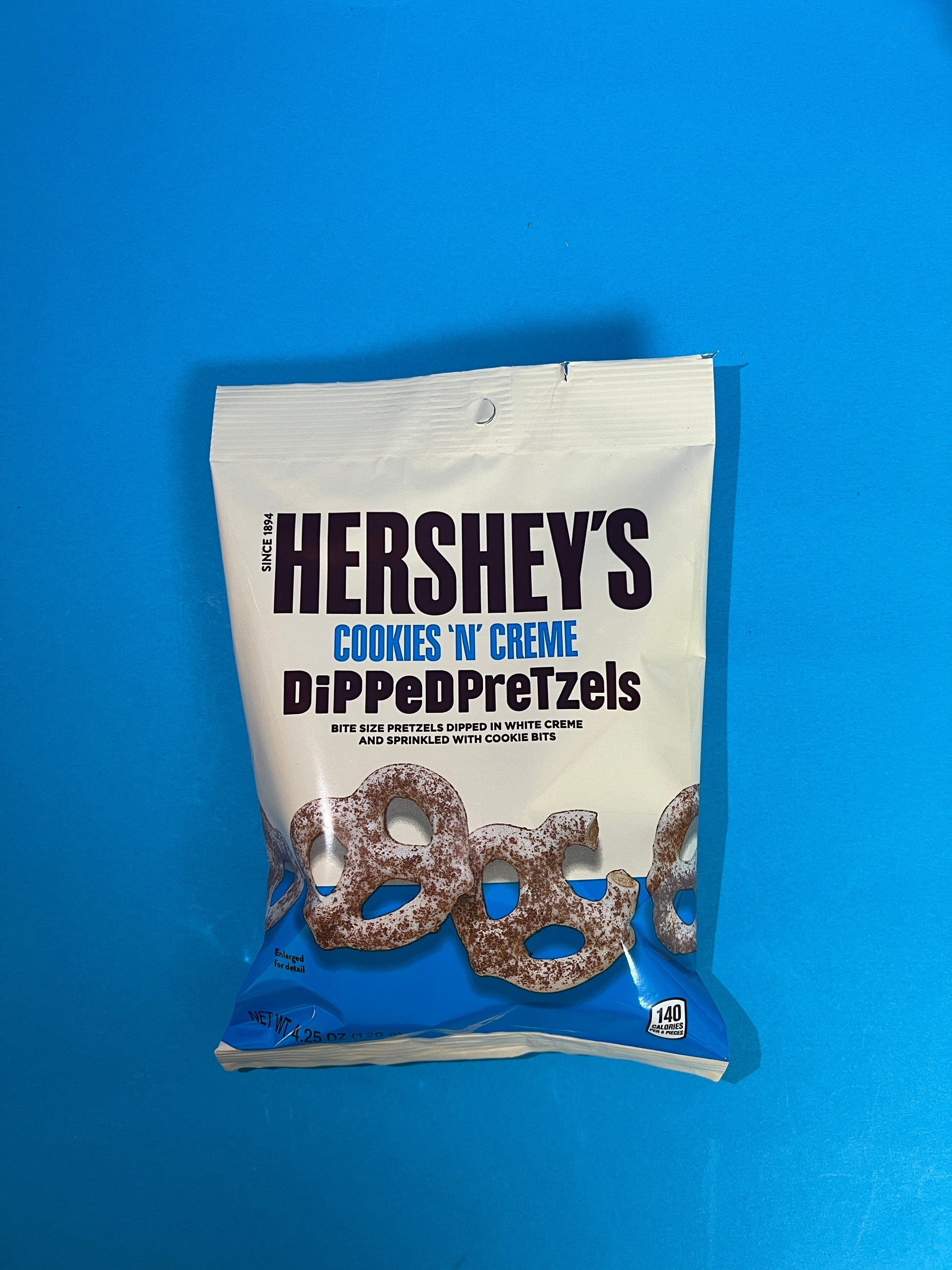 Hershey‘s Dipped Pretzels Cookies N Creme 120g - Memo's Candy World GmbH